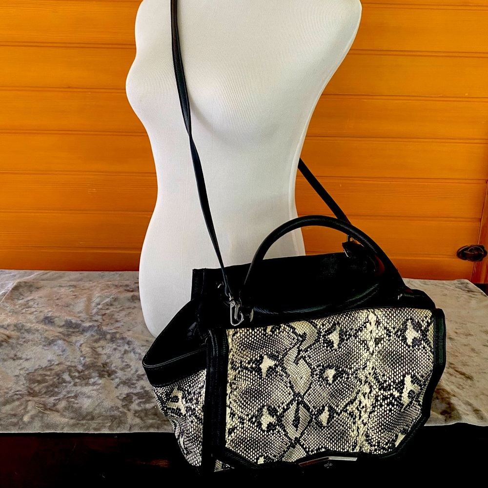 LG Simply Vera Snakeskin print shoulder/hand bag